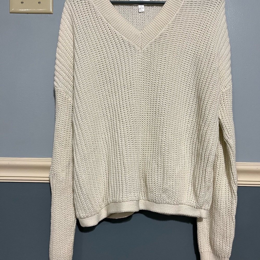 Time and Tru Women's Off-White V-Neck Sweater